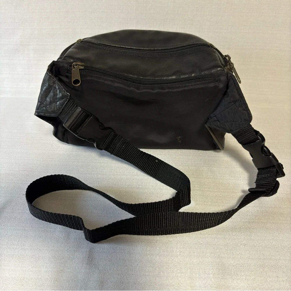 Hi-Pro camera bag adjustable shoulder bag or belt bag Nice 2 compartments